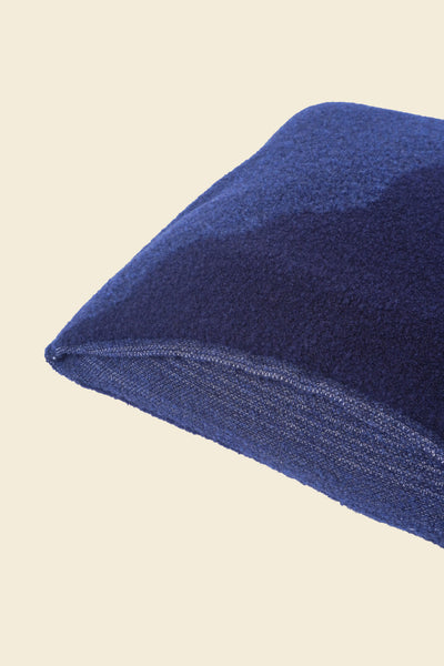 close-up of blue/navy knit plush pillowcase in viscose and merino wool