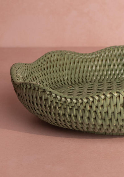 Saratoga Round Rattan Scalloped Tray - Green