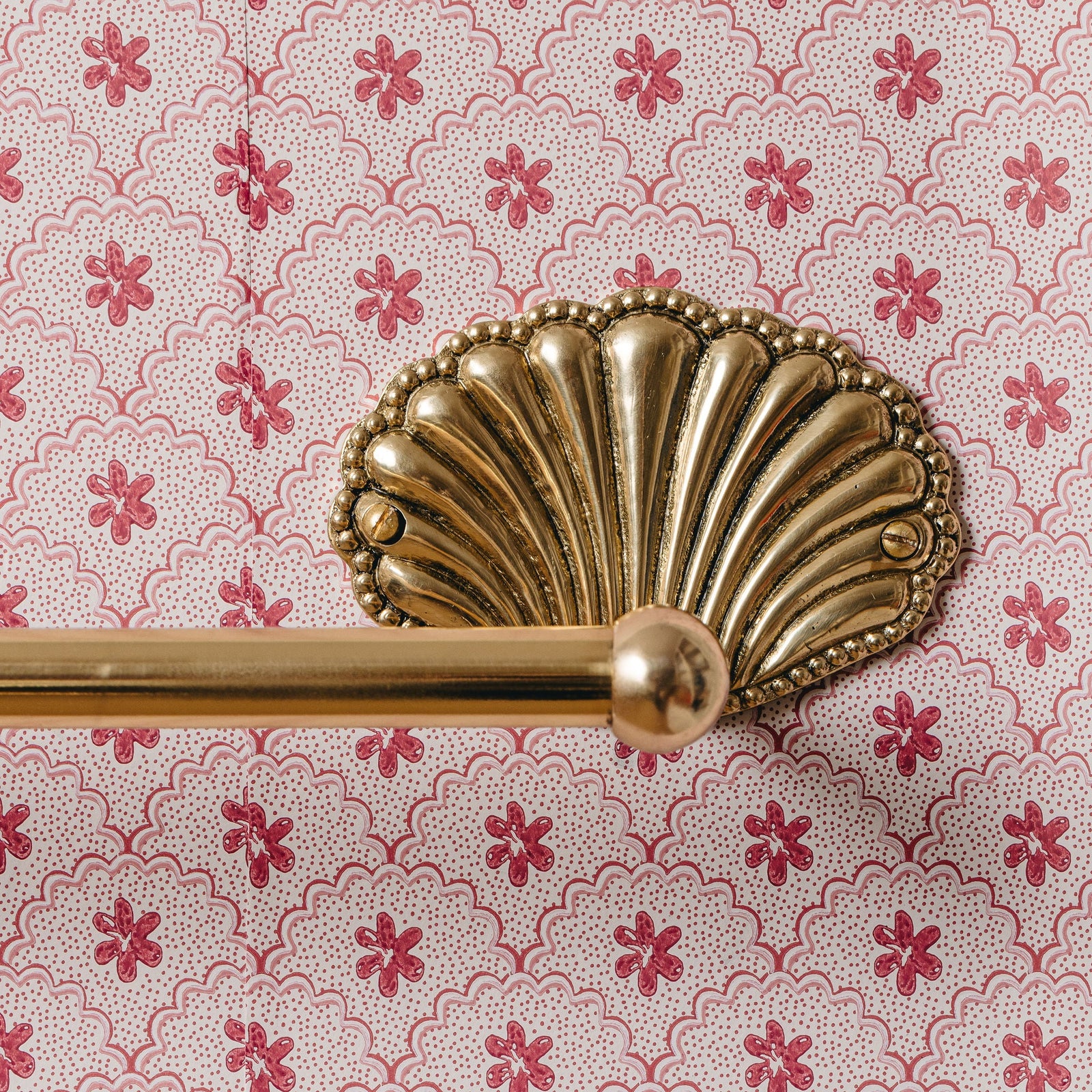 Shell Towel Rack, Lacquered Brass