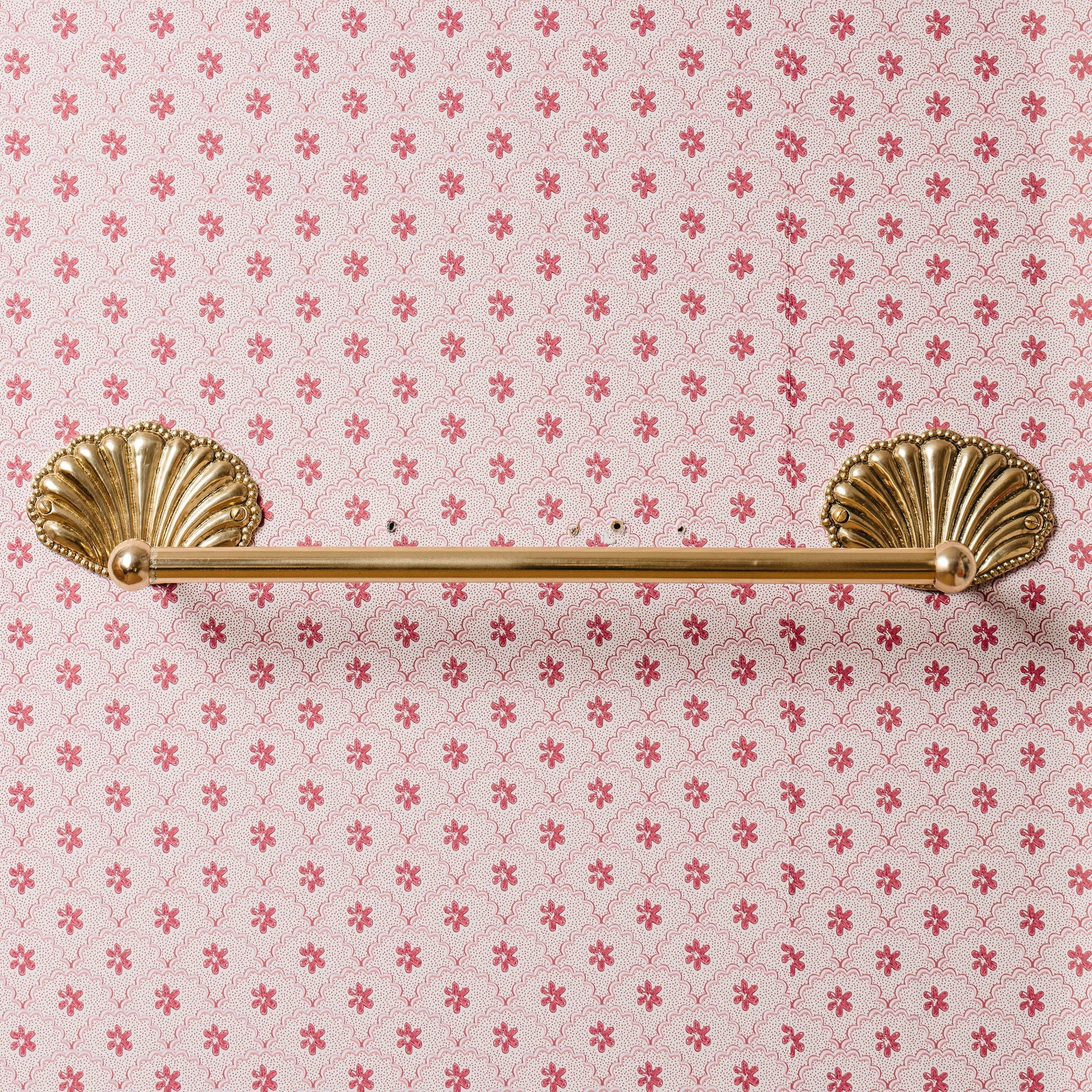 Shell Towel Rack, Lacquered Brass