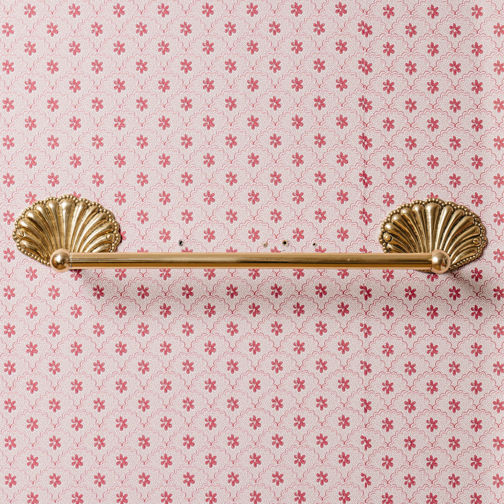 Shell Towel Rack, Lacquered Brass