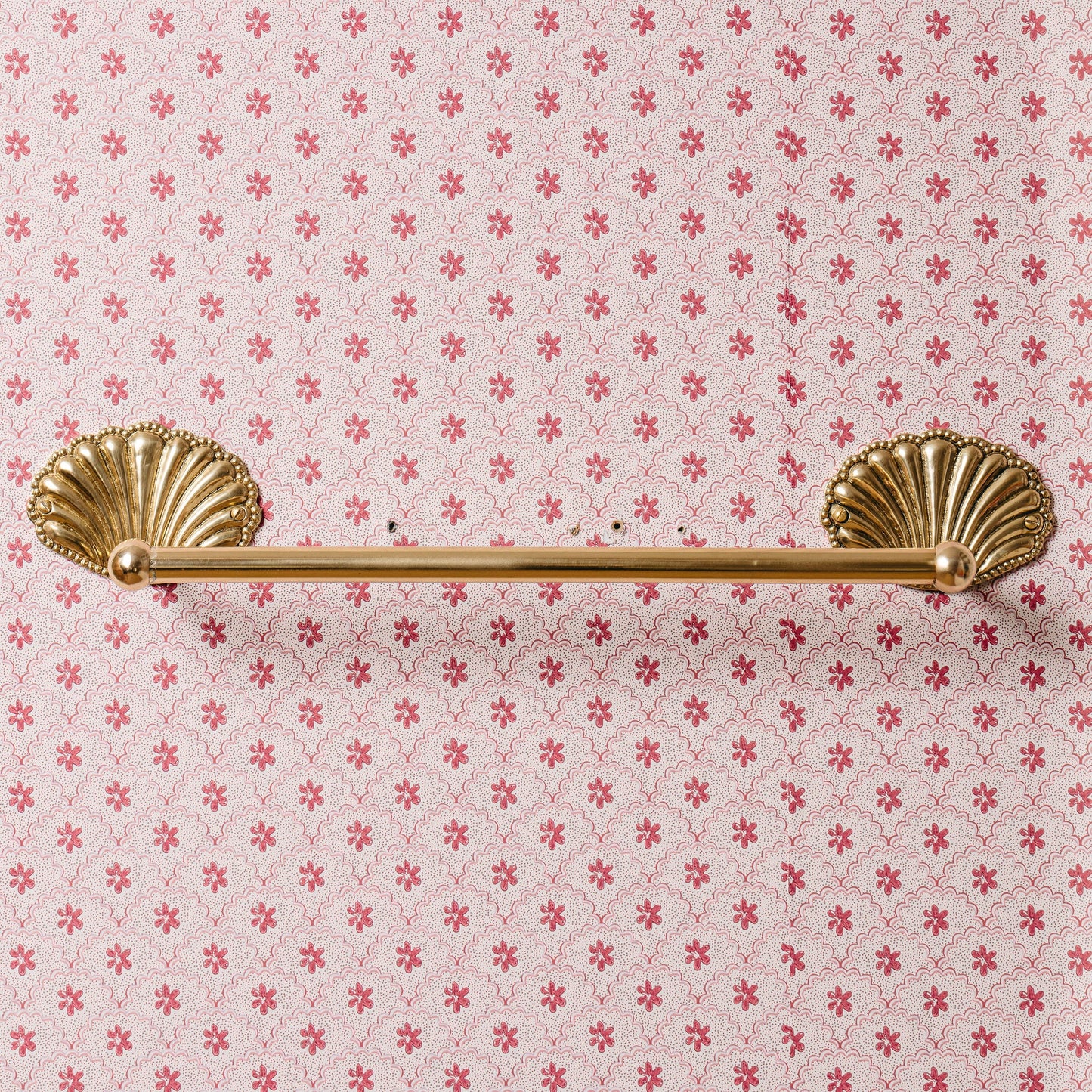 Shell Towel Rack, Lacquered Brass