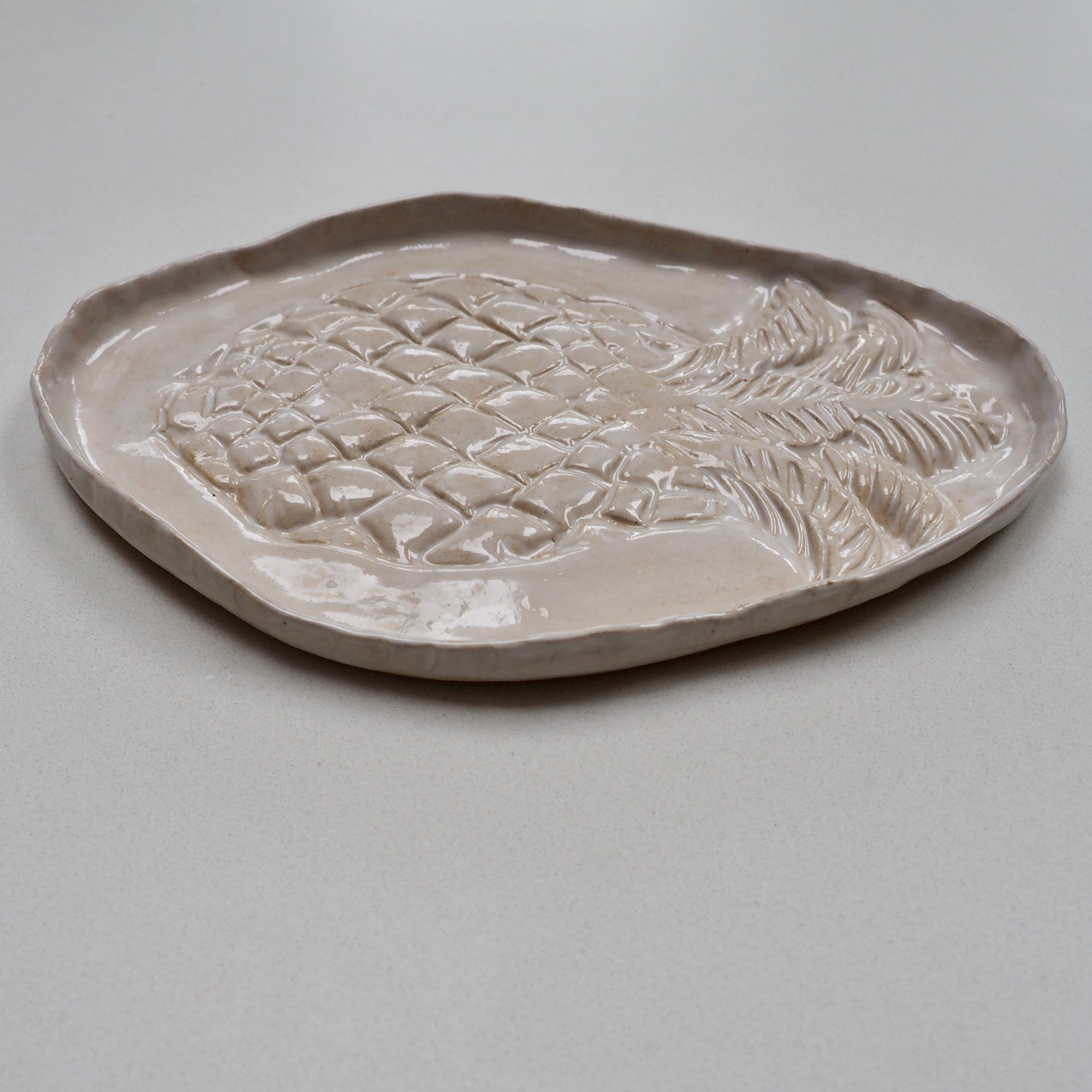 Ceramic Oatmeal Gloss Pineapple Serving Plate