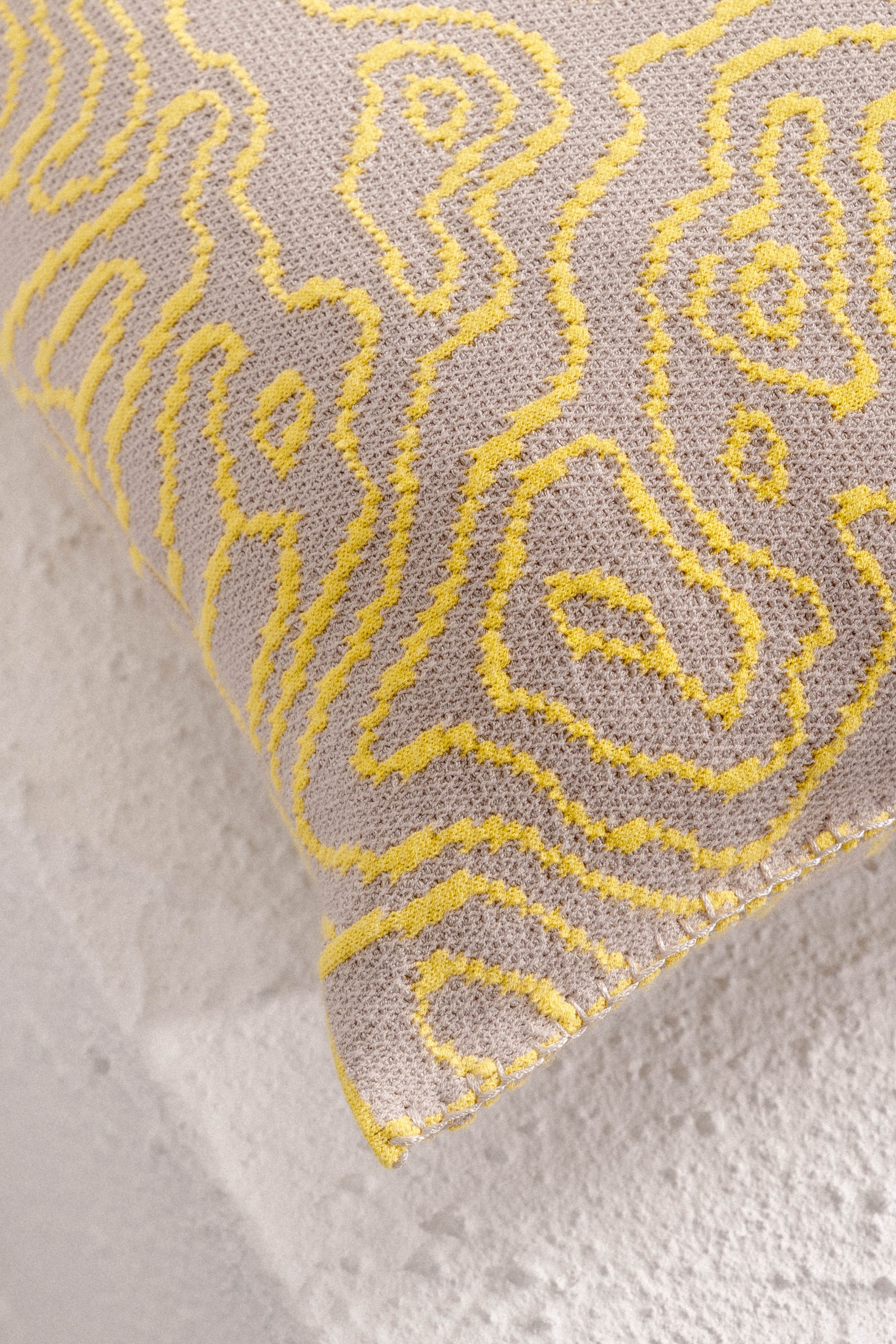 yellow/beige
