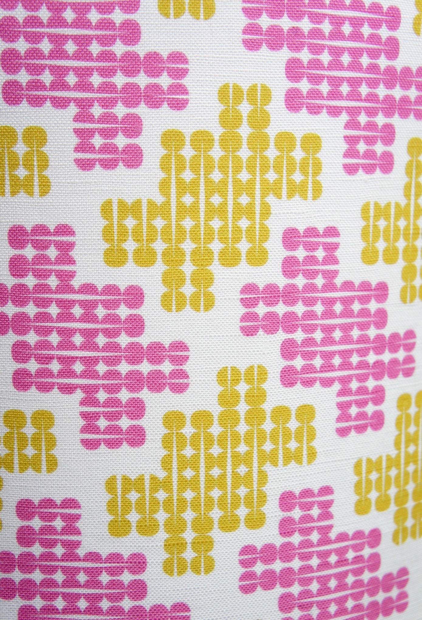 isabel-howlett_lampshades_design_Madrid_lighting_art-exhibition_home-decor_interior-design_mid-century-modern_contemporary_pattern_textiles_textile-design_spain-madrid-artexhibitions_lampshades-for-sale_decoration_fabric_designer-maker_homemade_crafts.j_linternas_diseño_Madrid_iluminacion_arte-exposicion_decoracion_interior-diseño_mitad-siglo-moderno_contemporaneo_patron_textiles_textil-diseño_spain-madrid-artexhibitions_linternas_para-venta_decoracion_tejido_diseñador_hecho-en-casa_artesanias