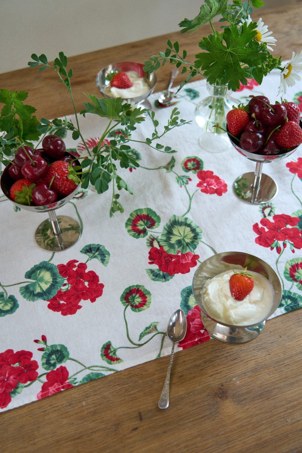 Geranium Linen Runner