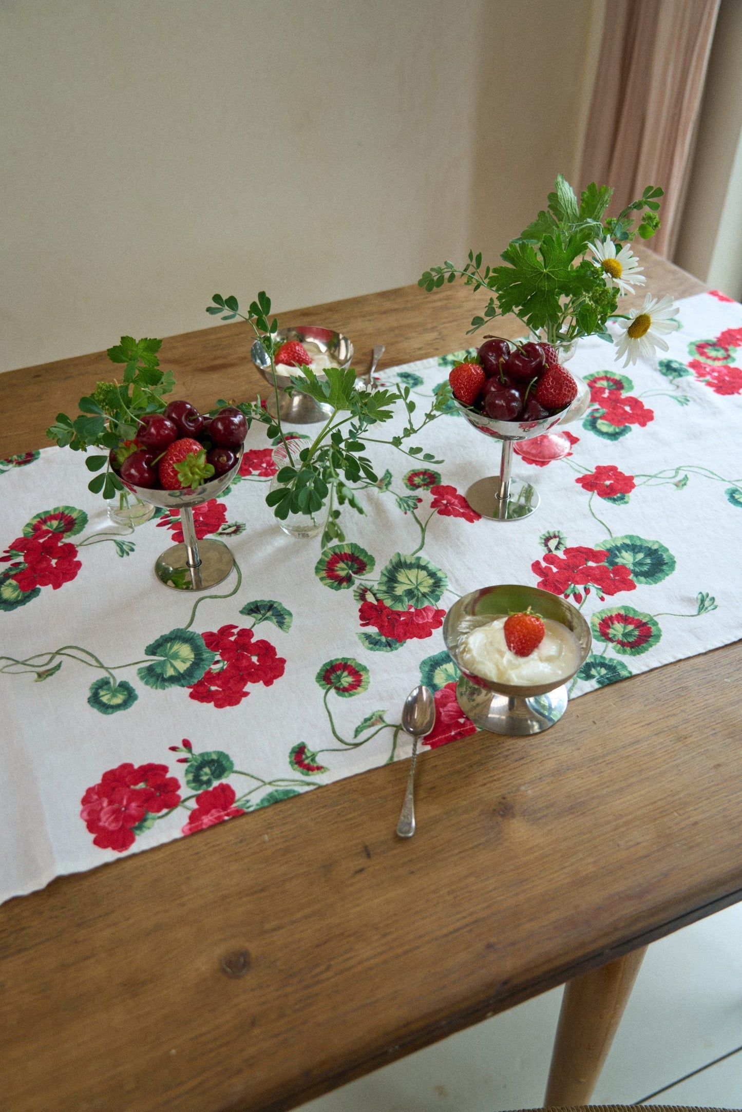 Geranium Linen Runner