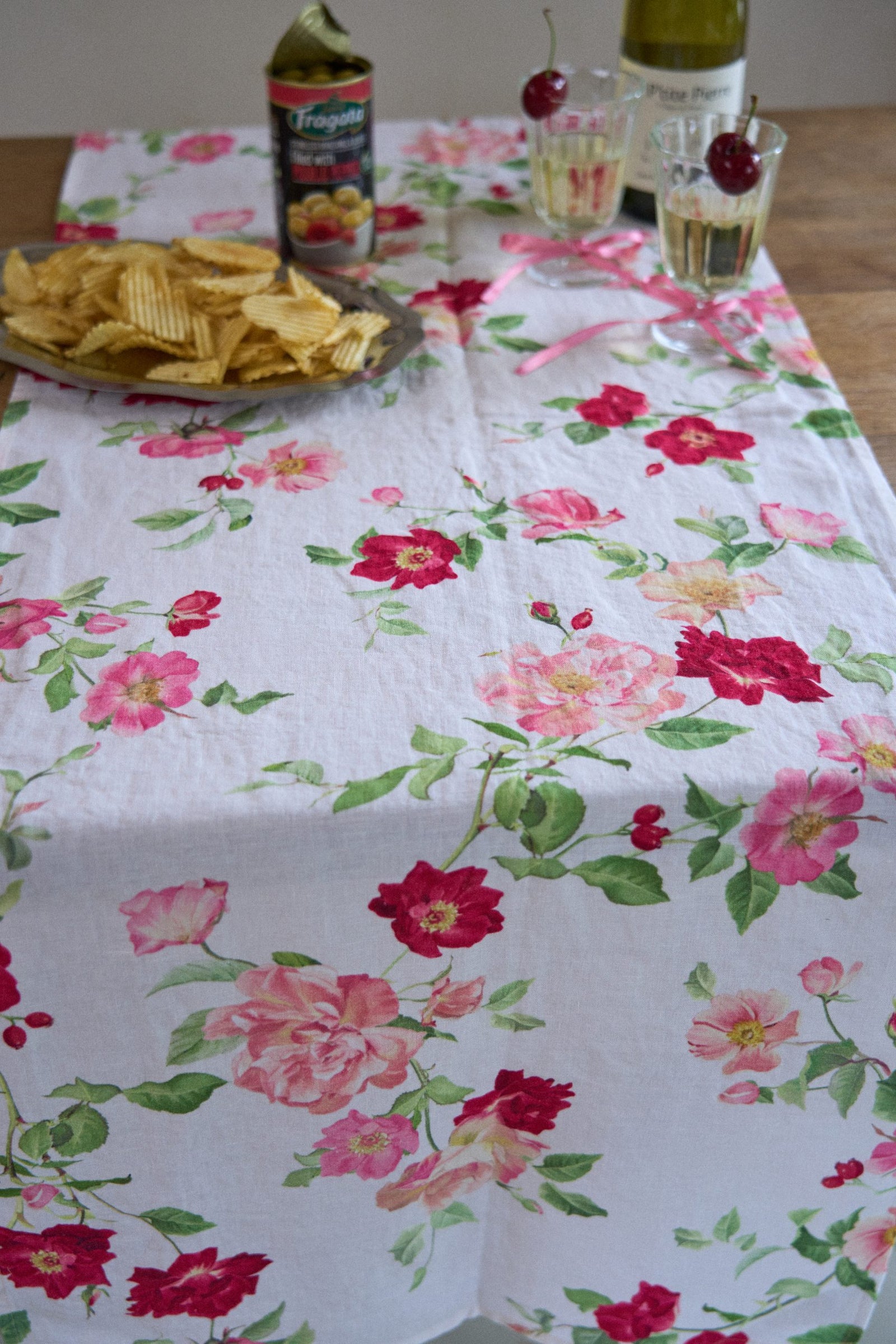 Rambling Rose Linen Runner