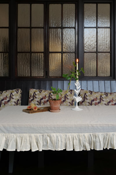  Tablecloth in daisy with candlestick
