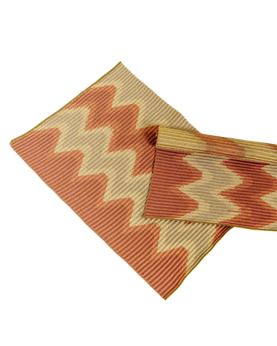 top view of red/gold knit table mat in organic cotton and viscose with wavy pattern
