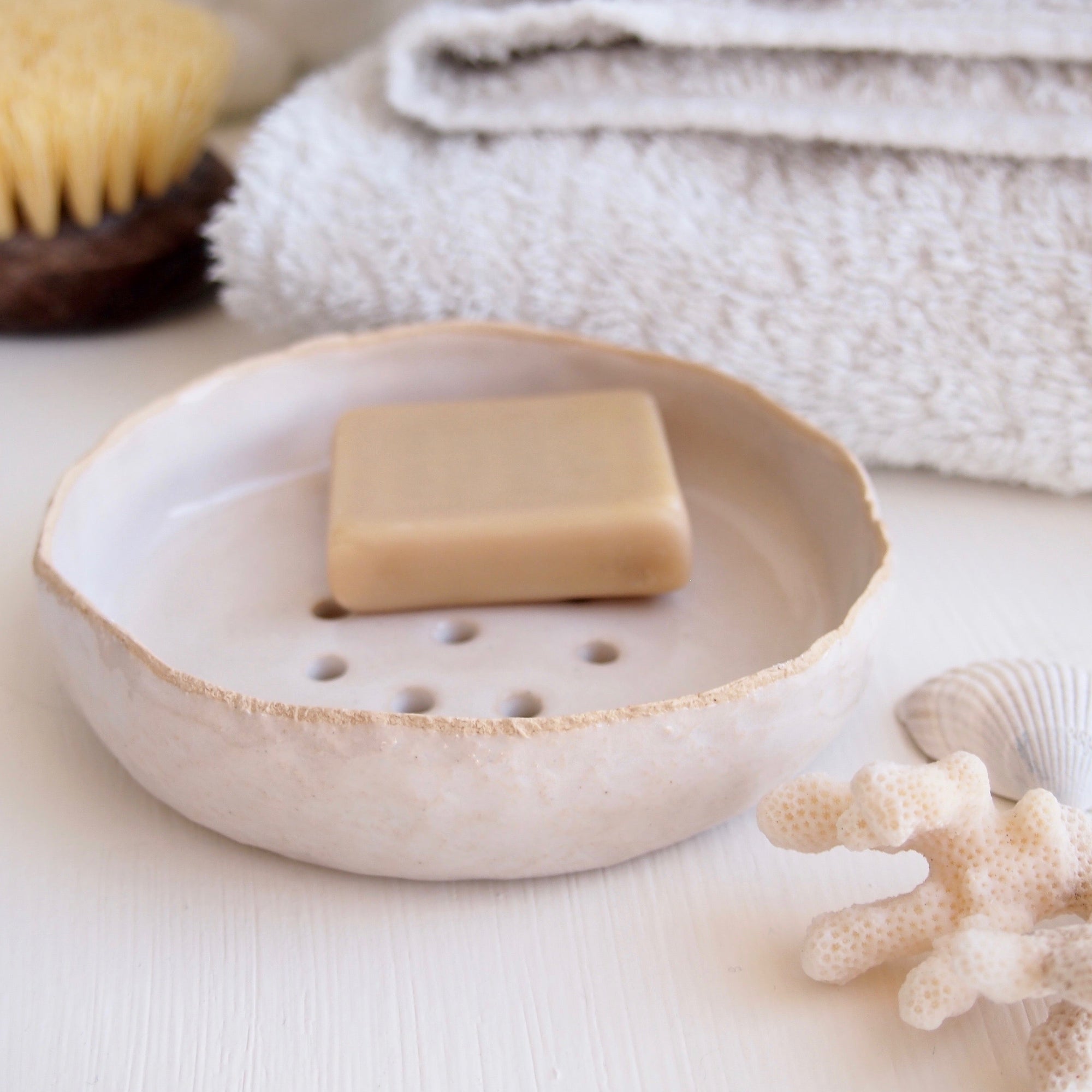 gloss white medium soap dish