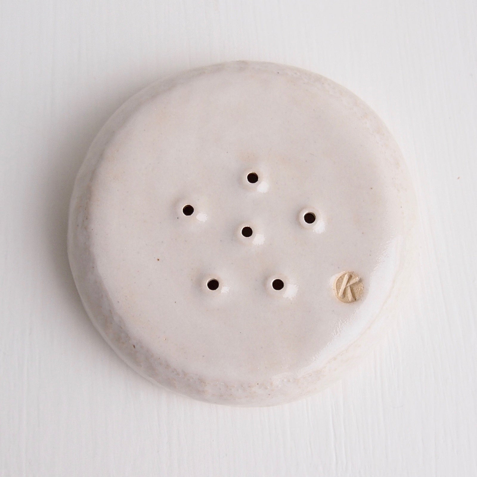 gloss white medium soap dish underside