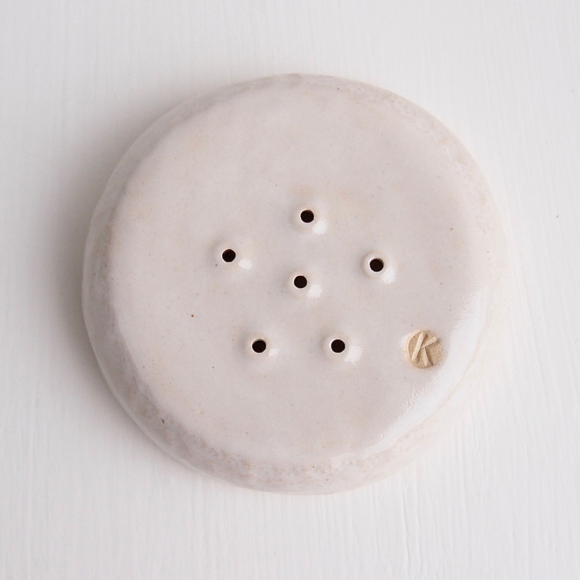 gloss white medium soap dish underside