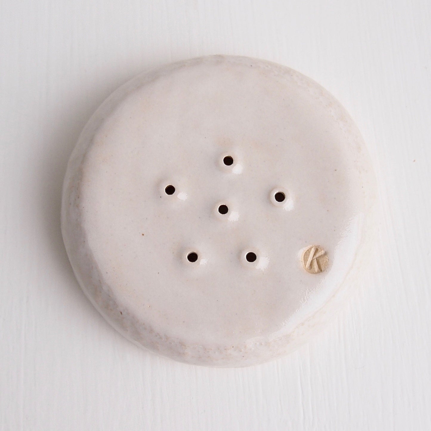gloss white medium soap dish underside