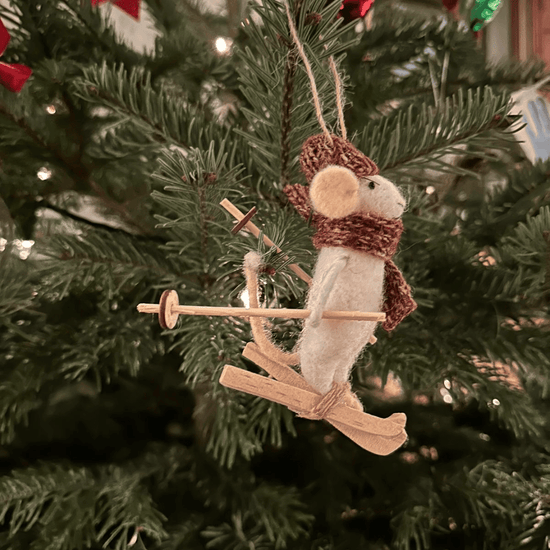 Load image into Gallery viewer, Skiing Mouse Felt Hanging Decoration
