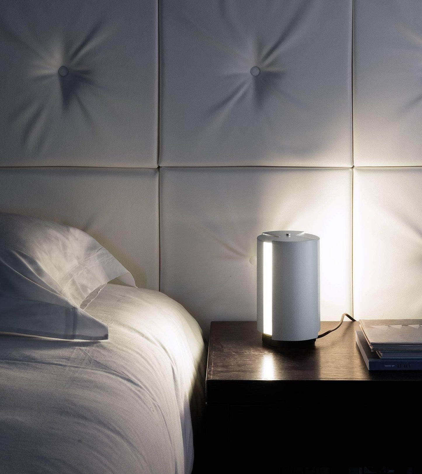Table Lamp - Pivotante À Poser by Charlotte Perriand
