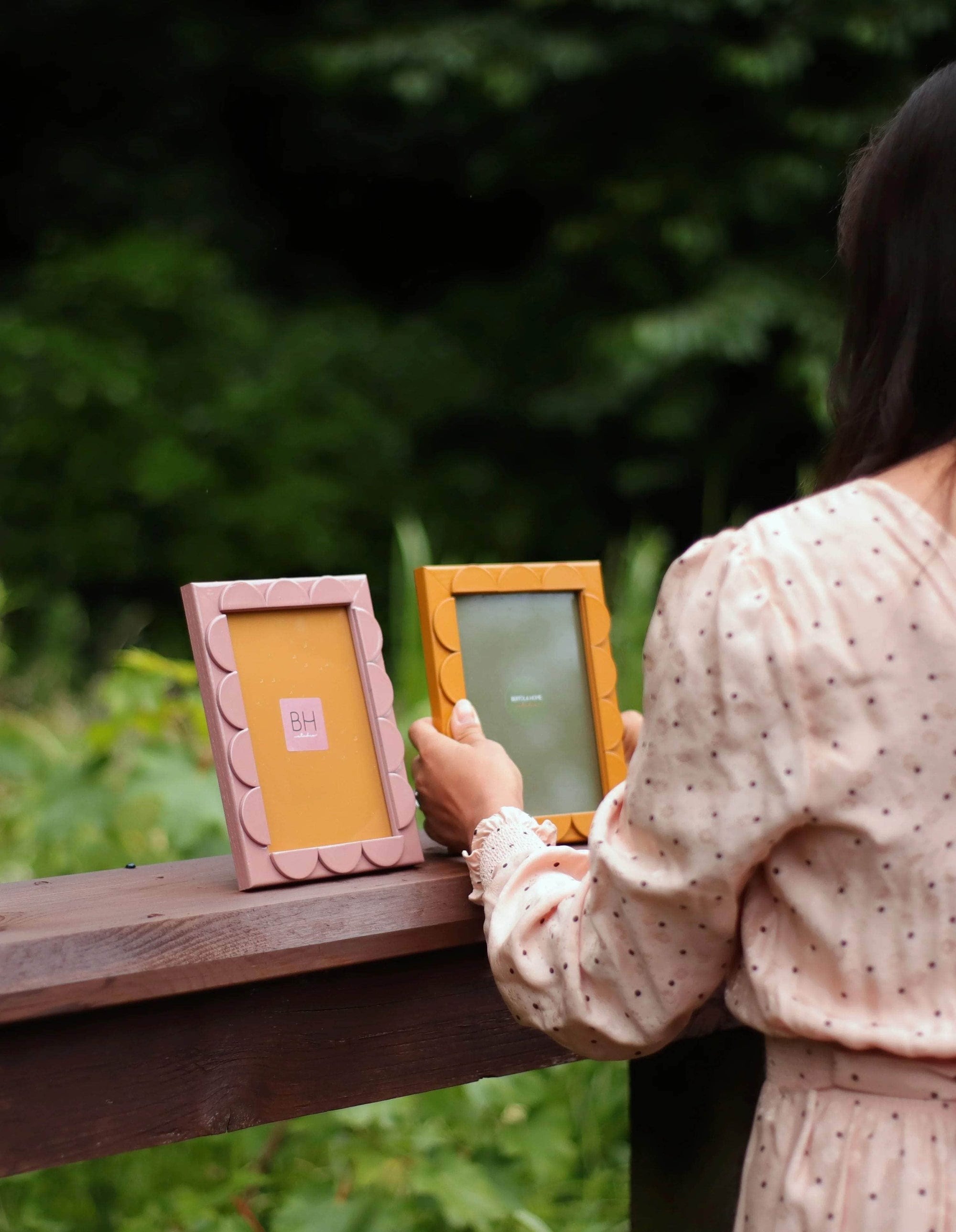 Scallop Picture Frame