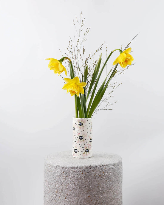 Load image into Gallery viewer, Eyeflower Bunch Vase
