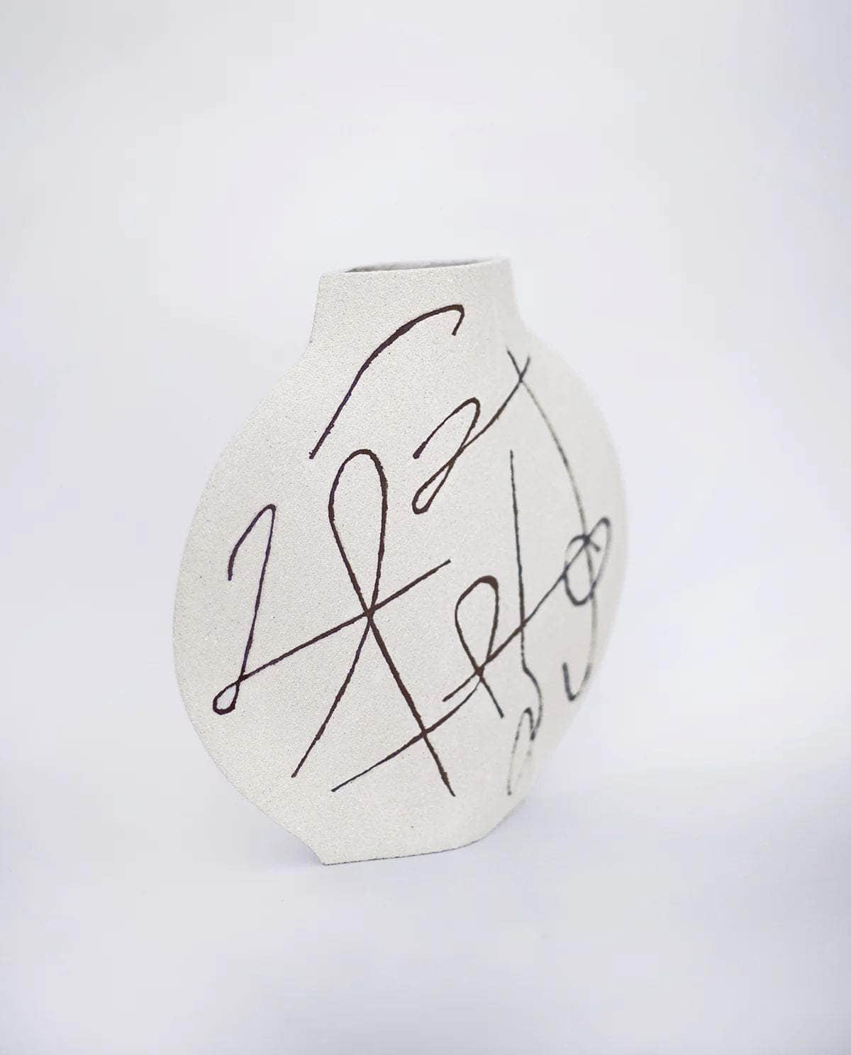 Load image into Gallery viewer, Ceramic Vase ‘Lune [M] - Lines’
