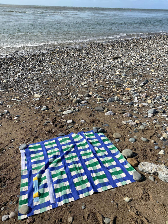 Load image into Gallery viewer, Check Picnic Blanket
