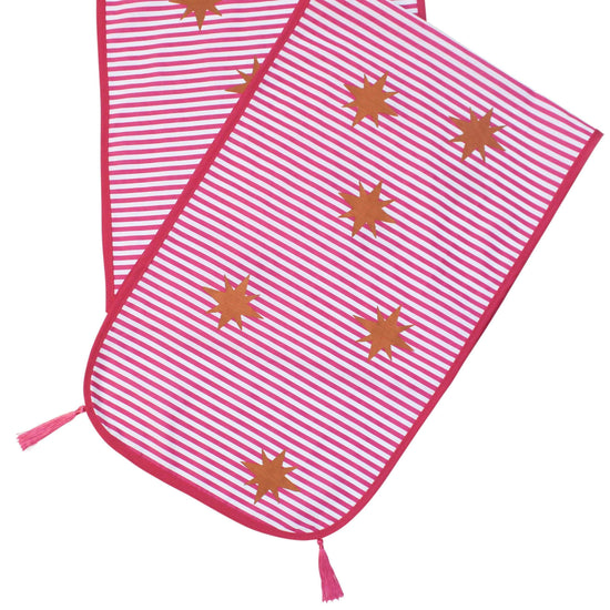 It's a kind of Magique Table Runner
