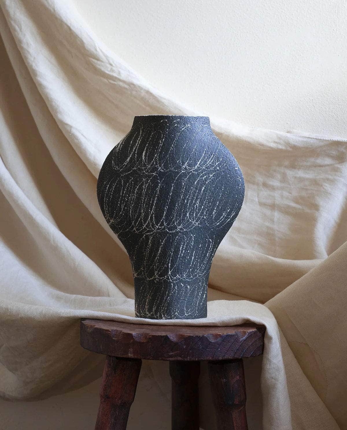 Ceramic Vase ‘Dal Negative Circles Black’
