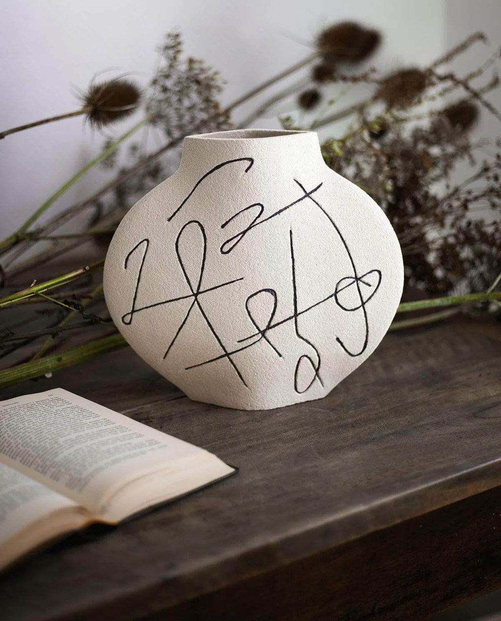 Ceramic Vase ‘Lune [M] - Lines’