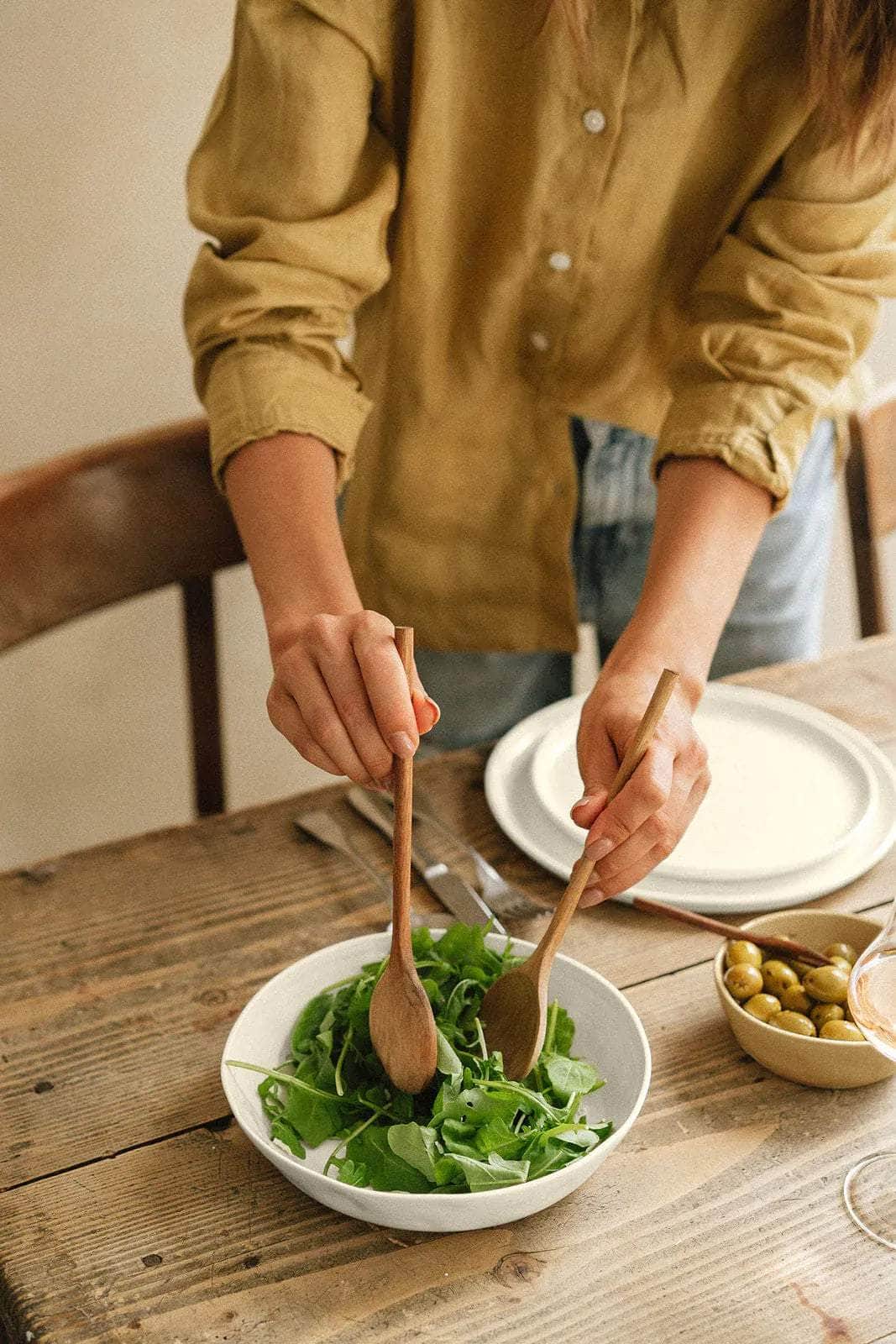 Medium Serving Bowl in Milk