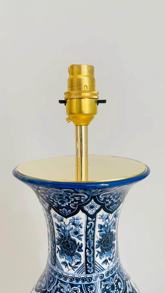 Antique Delfia Lamp