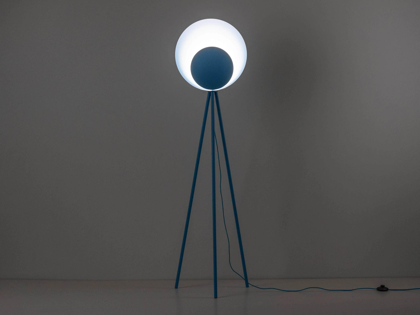 Pool blue diffuser floor lamp