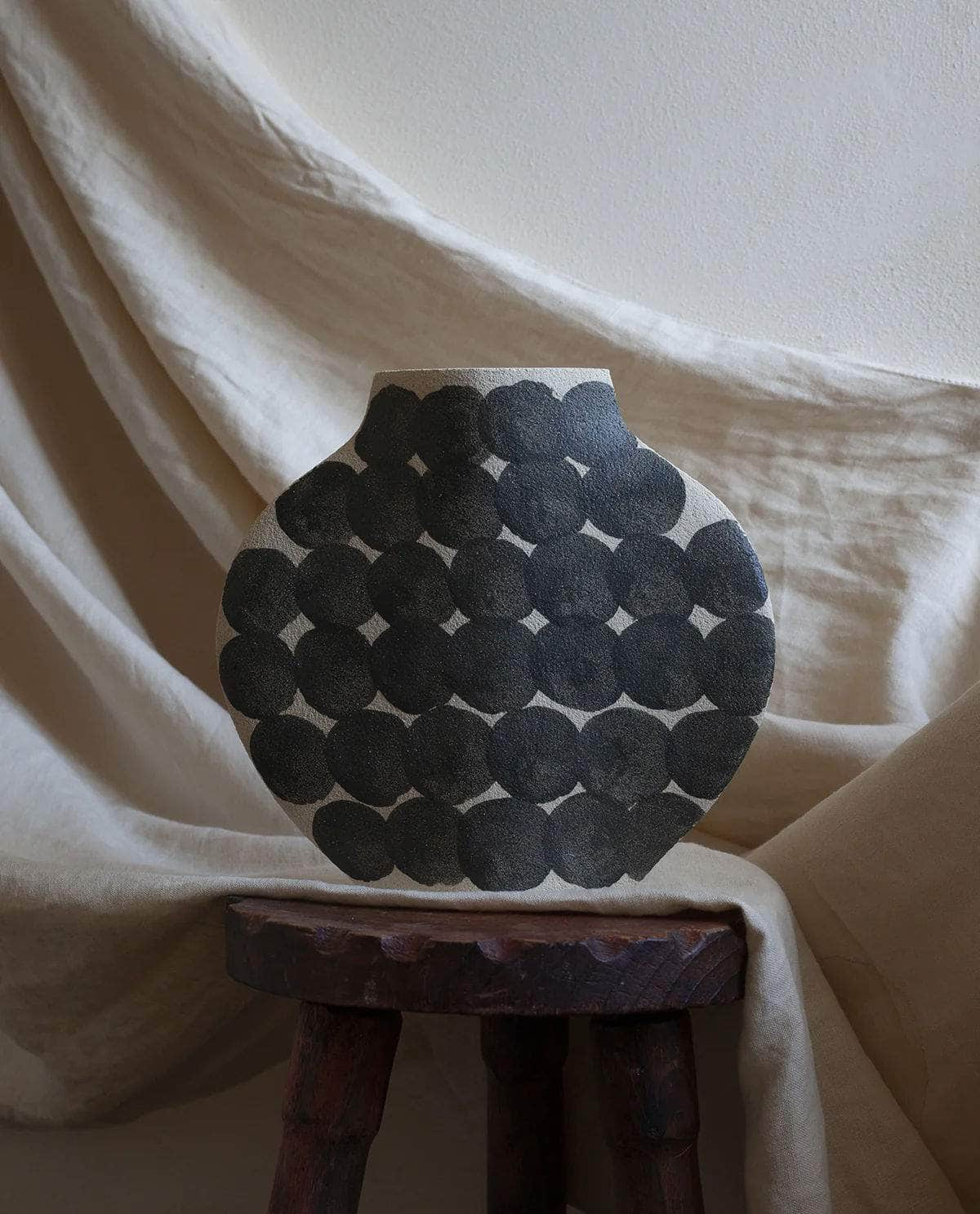 Ceramic Vase ‘Lune [M] - Dots’