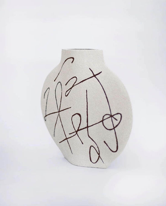Load image into Gallery viewer, Ceramic Vase ‘Lune [M] - Lines’
