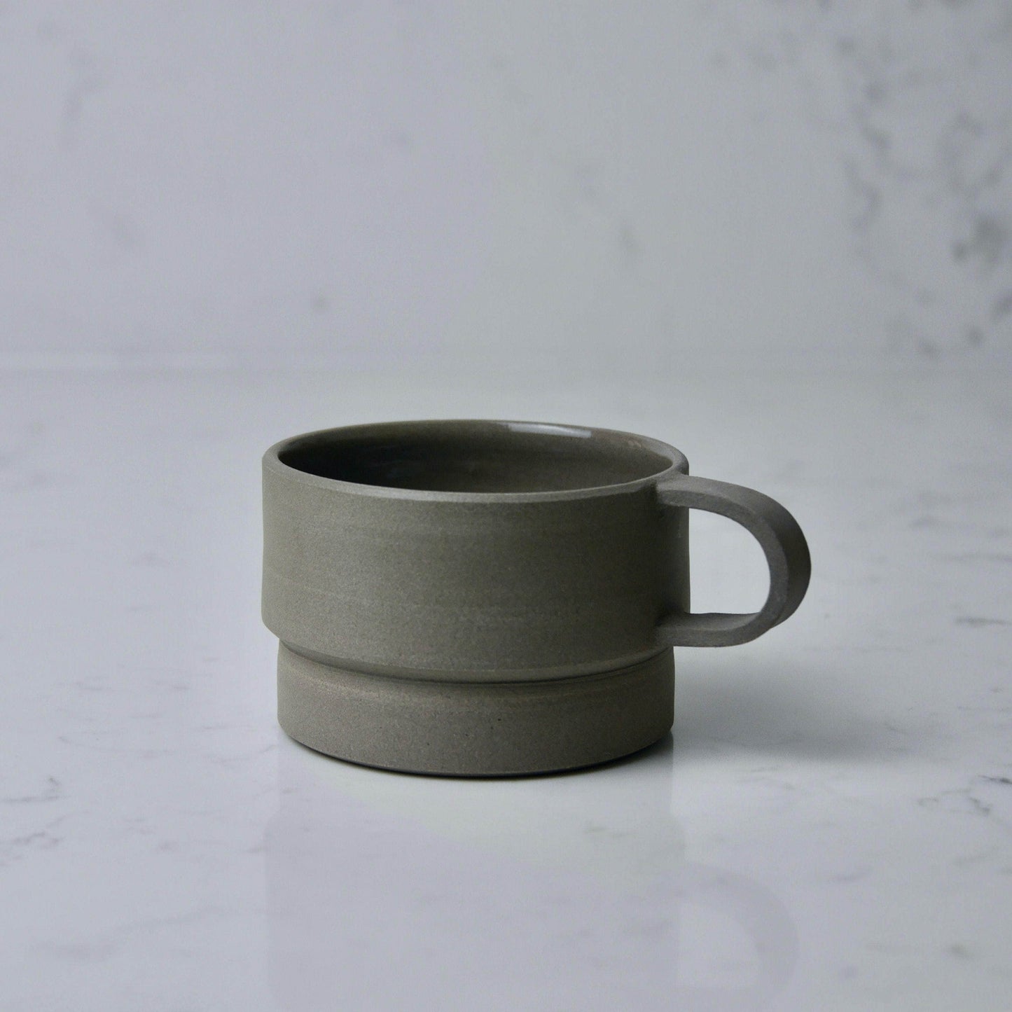 Load image into Gallery viewer, Short Angular Mug, Light Grey
