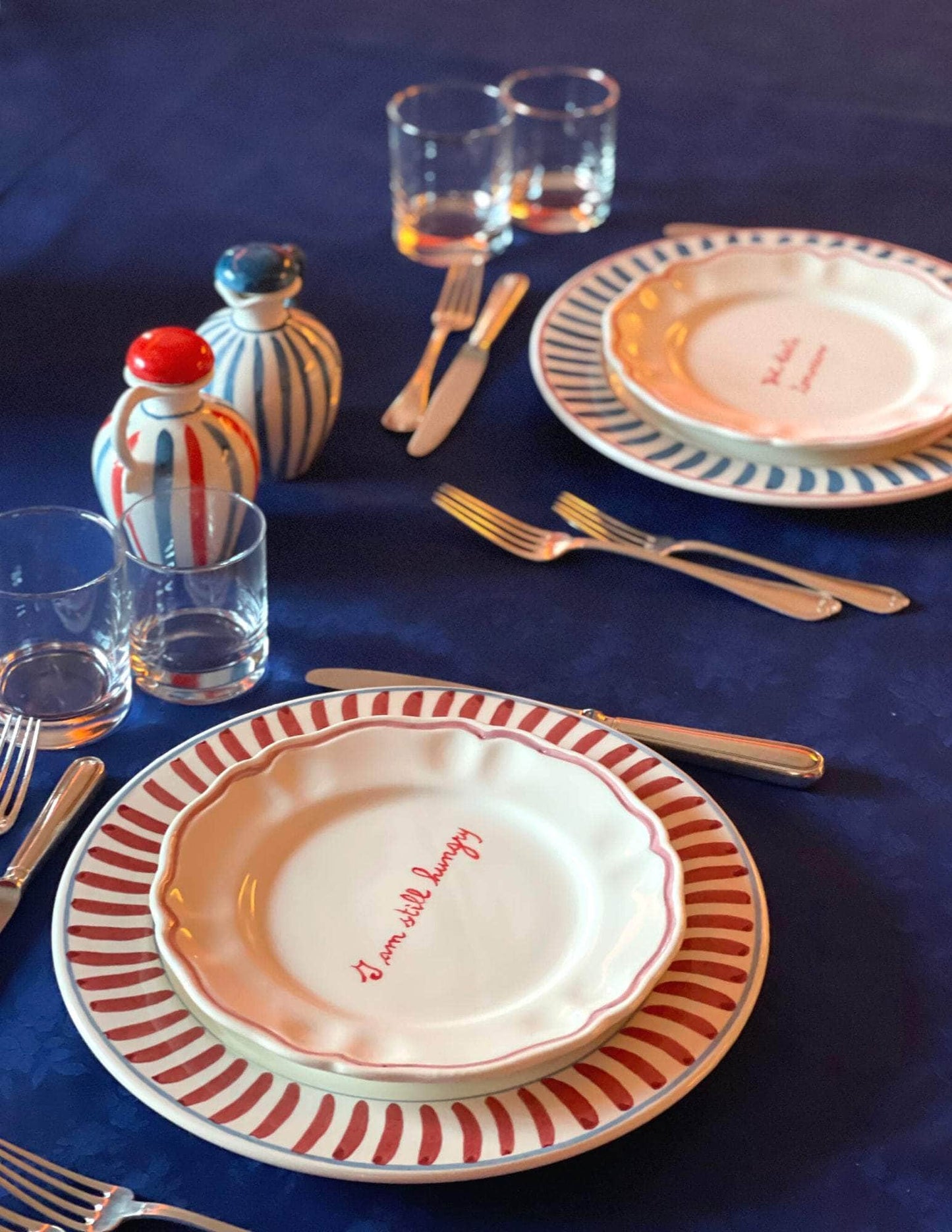 Set de 12 assiettes à manger rouges et bleues en céramique Sveva's Home