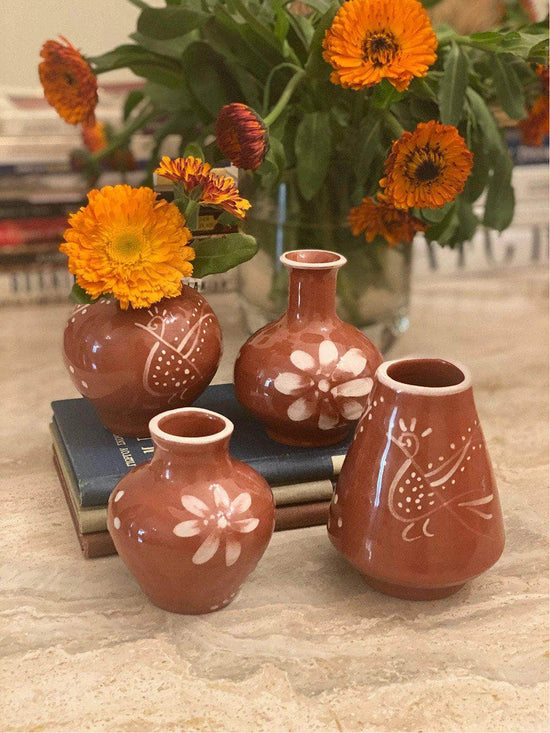 Anthologist Ceramic Bud Vase Red Clay, Psari