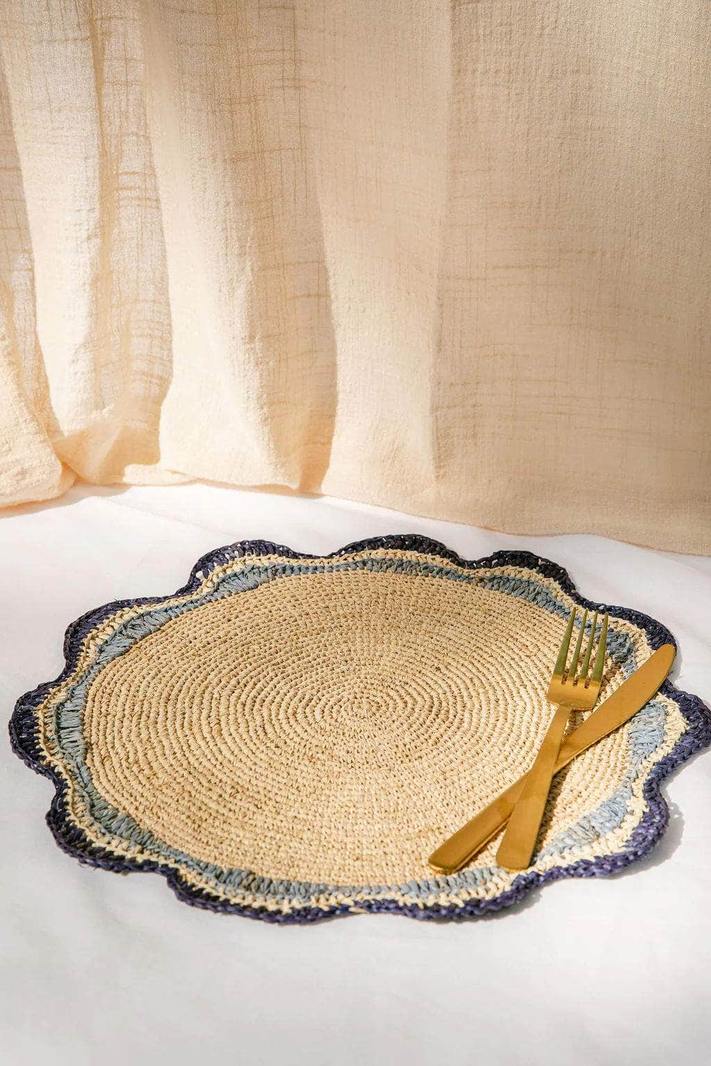 Garden Party Pinwheel Raffia Placemat