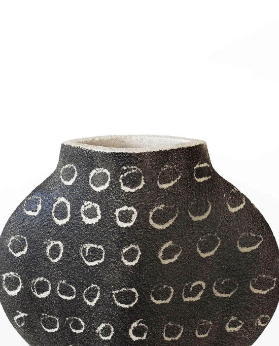 Ceramic Vase ‘Dal - Negative Rounds’