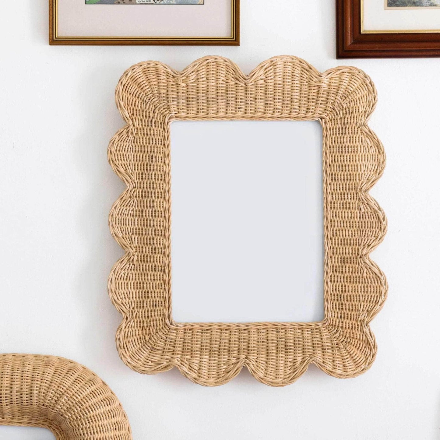 Load image into Gallery viewer, Mimi Scalloped Photo Frame
