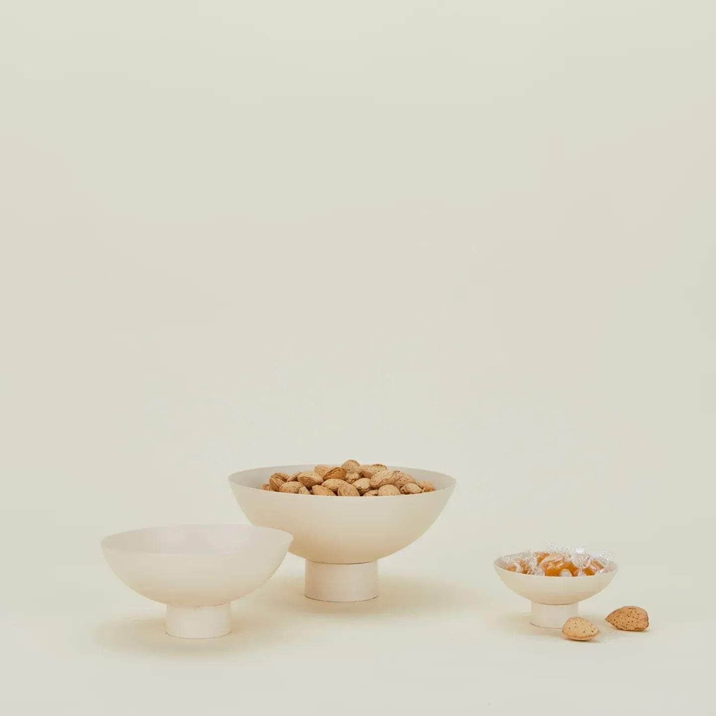 Load image into Gallery viewer, Essential Footed Bowl - Ivory
