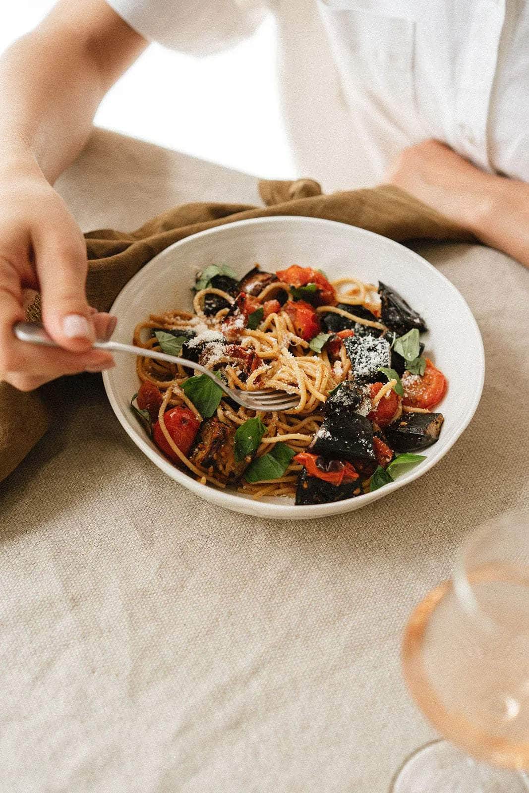 Medium Serving Bowl in Milk
