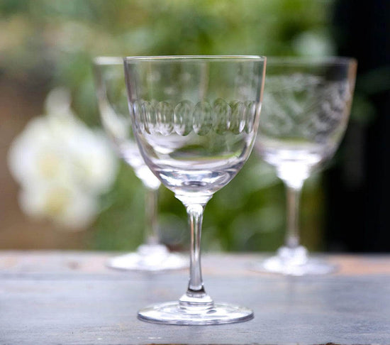 Crystal Wine Glasses with Lens Design