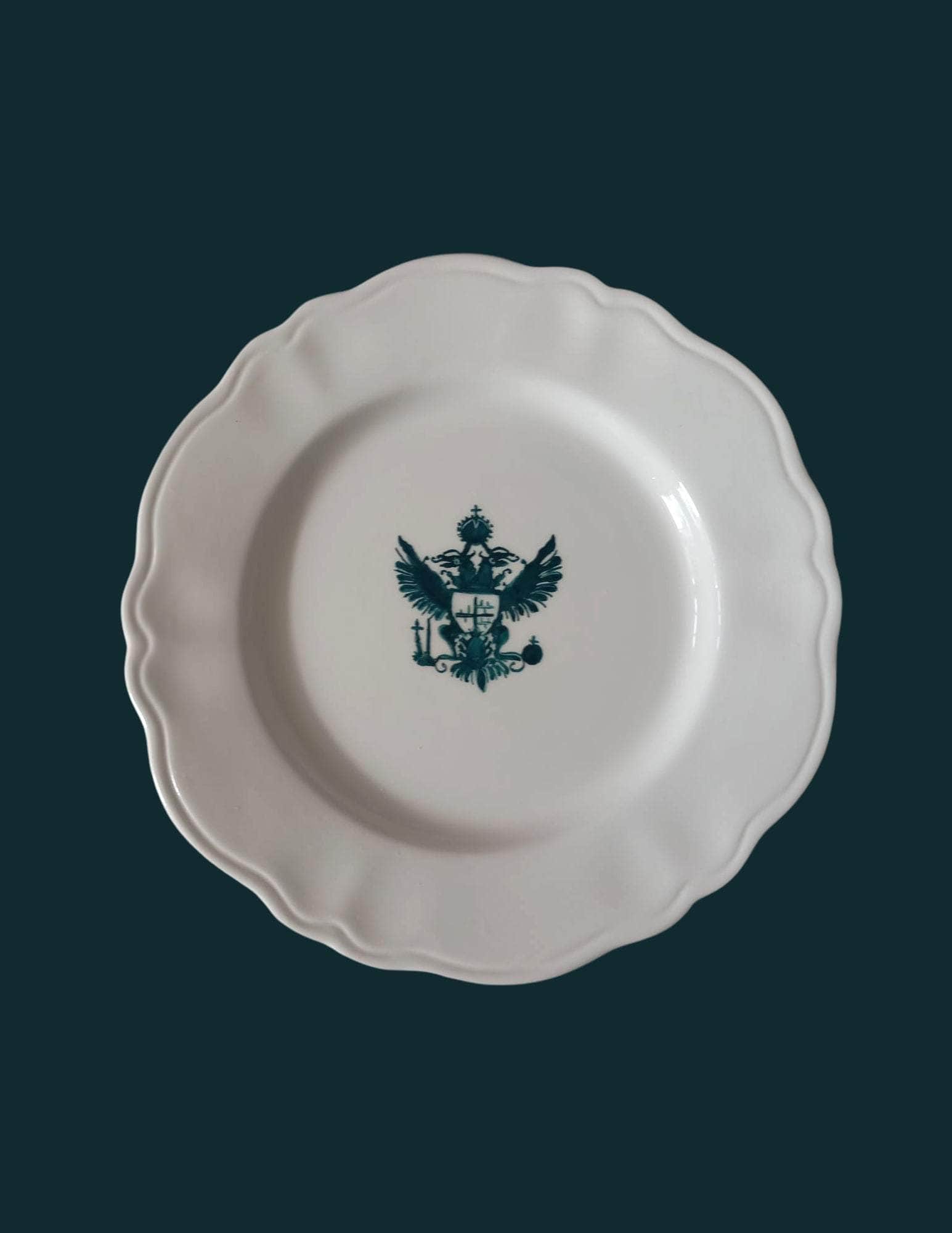 Ceramic Hand Painted Crest Scalloped Plate | Set of 12