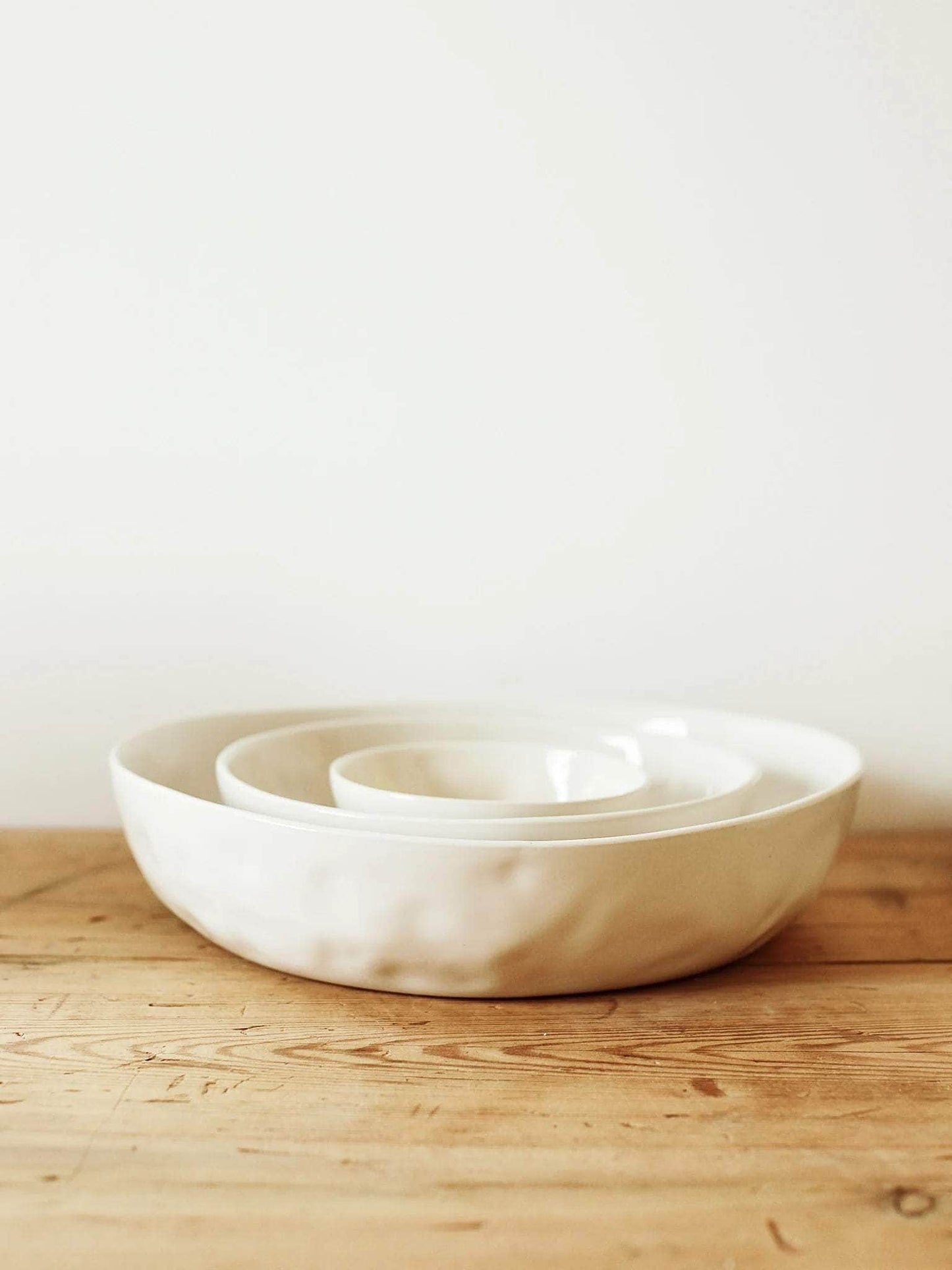 Medium Serving Bowl in Milk