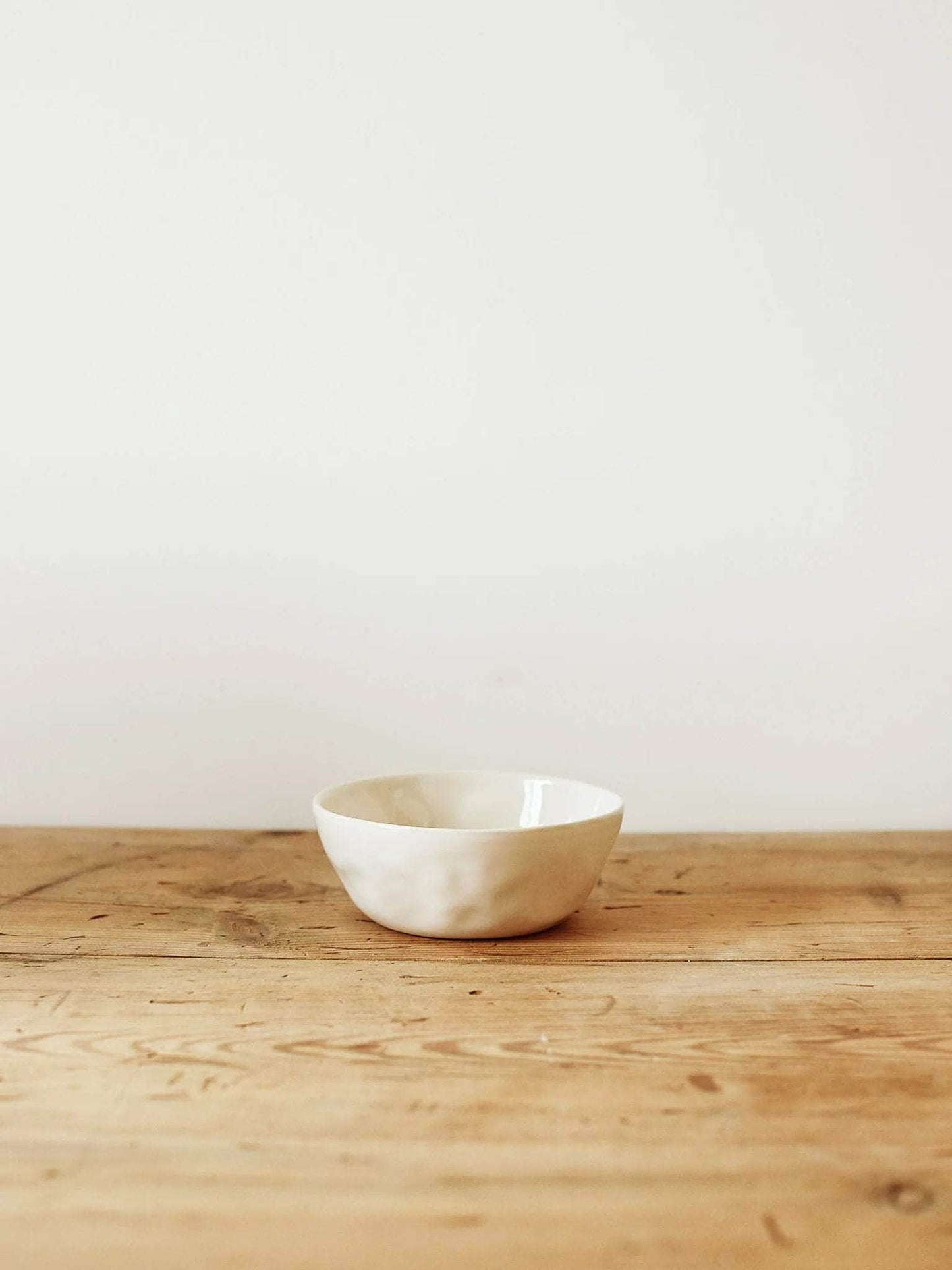 Load image into Gallery viewer, Small serving bowl in Milk
