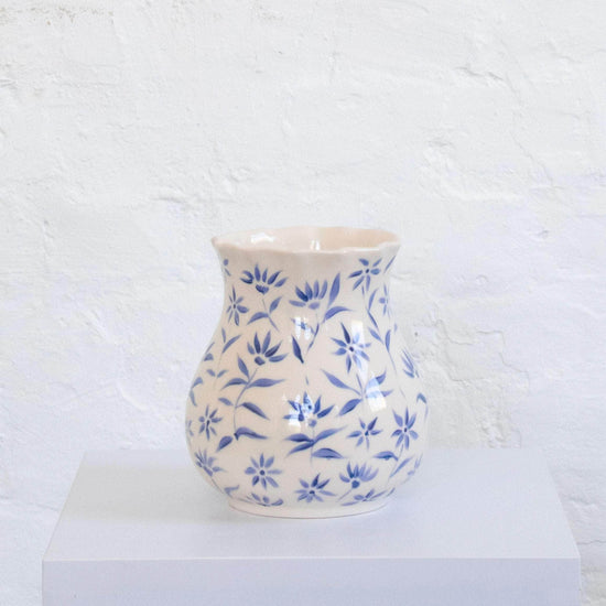 Load image into Gallery viewer, &amp;#39;Sunburst&amp;#39; Floral Short Scallop Vase Blue
