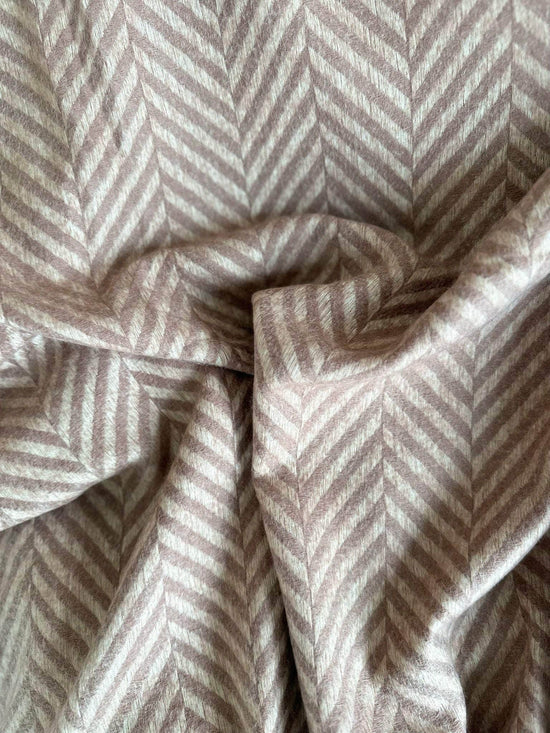 Load image into Gallery viewer, Chevron Chic Alpaca Throw - Wafer
