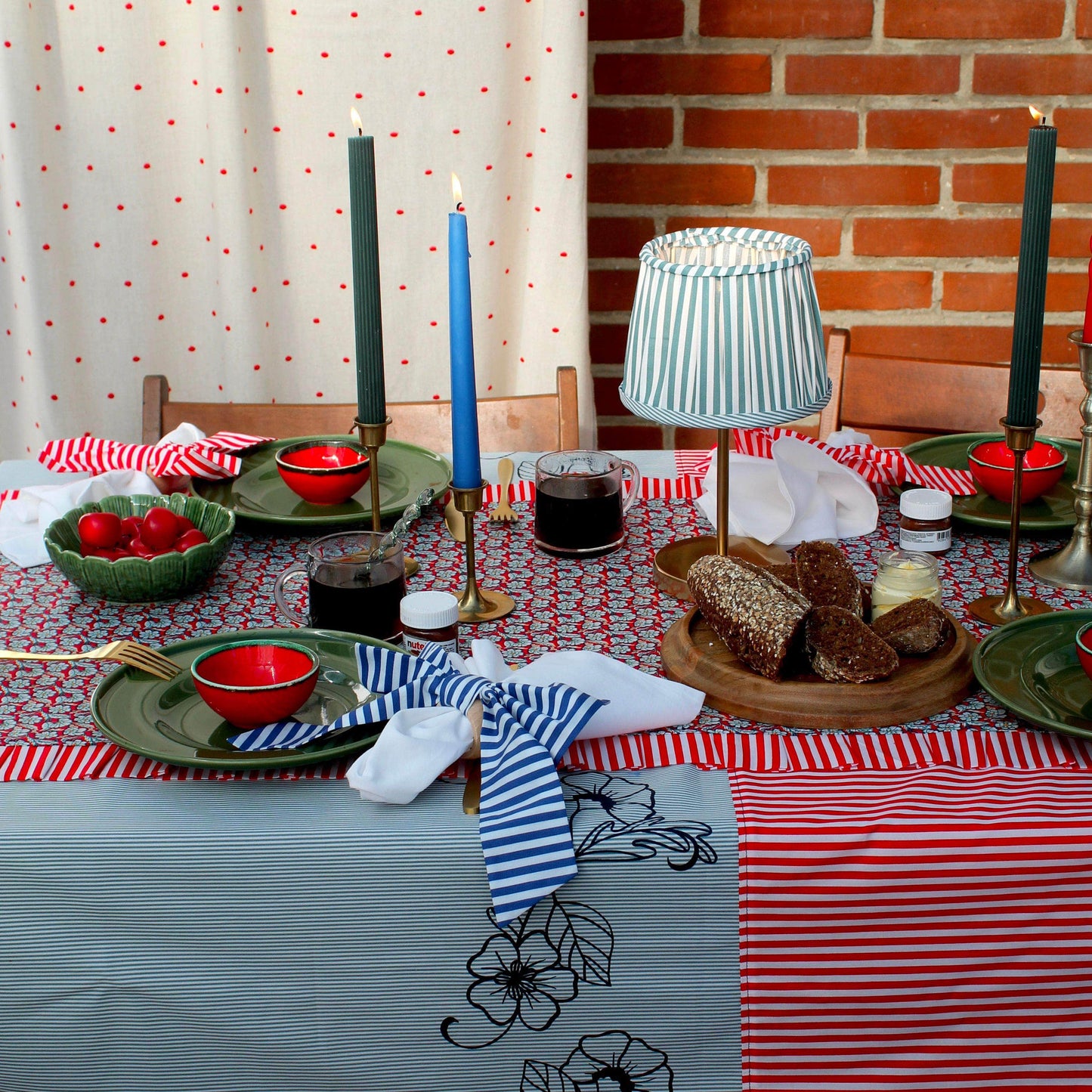 Tres Bien Darlin' Tablecloth
