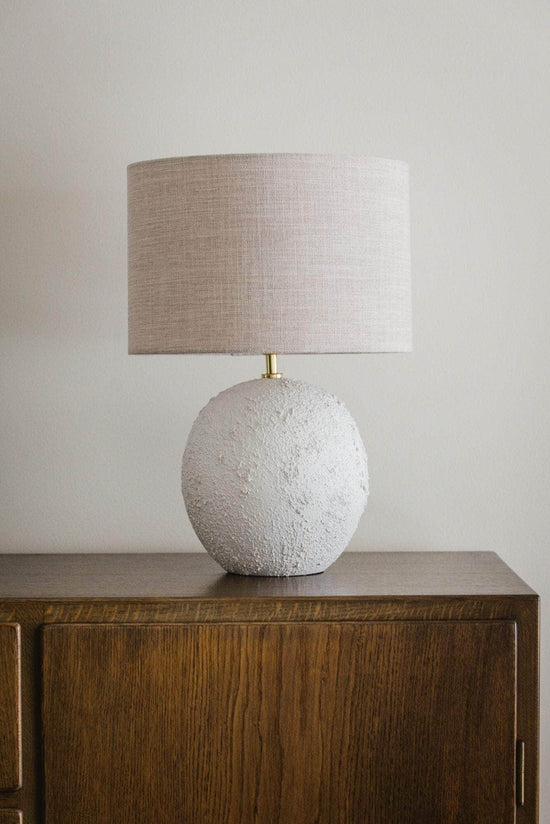 Load image into Gallery viewer, Kure Areia Table Lamp
